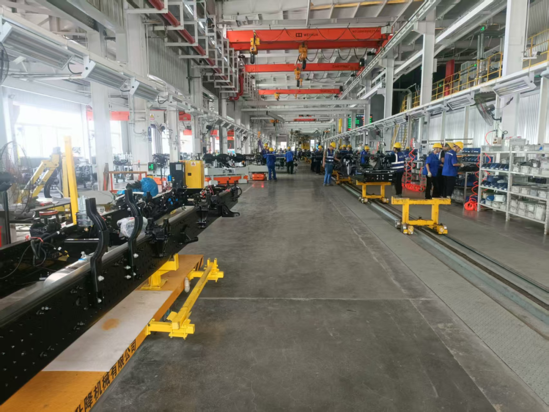 北汽福田卡車揭秘超級卡車全球中心工廠底盤噴涂項目