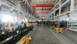 北汽福田卡車揭秘超級卡車全球中心工廠底盤噴涂項(xiàng)目