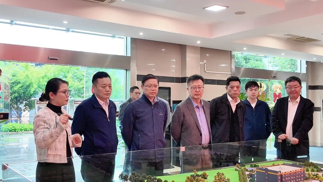 江蘇省鋼鐵服務(wù)業(yè)協(xié)會參訪江蘇冠軍集團(tuán)